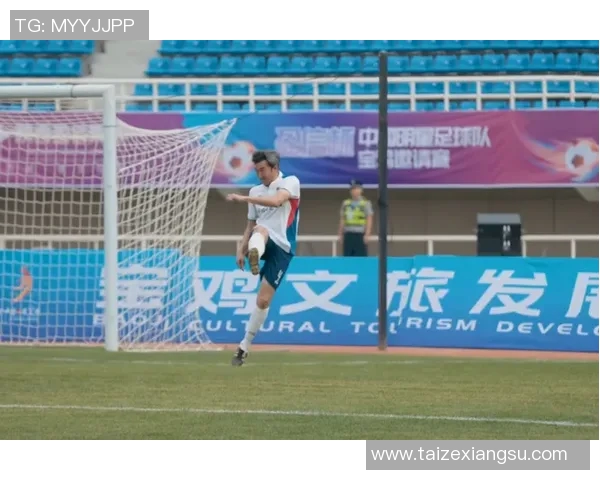 办公室足球明星挂画点亮工作空间的活力与激情