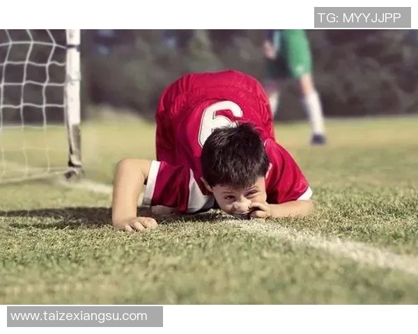 足球明星创意摆拍动作视频展现球场魅力与个性风采 足球明星创意摆拍动作视频展现球场魅力与个性风采