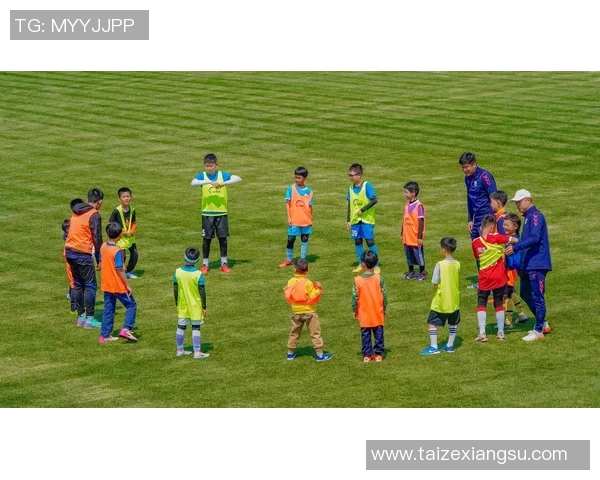 非洲足球明星在训练场上的精彩瞬间与奋斗历程展现