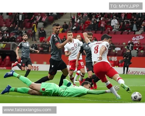 日本与波兰足球比赛现场直播全程回顾与精彩瞬间分析 日本与波兰足球比赛现场直播全程回顾与精彩瞬间分析